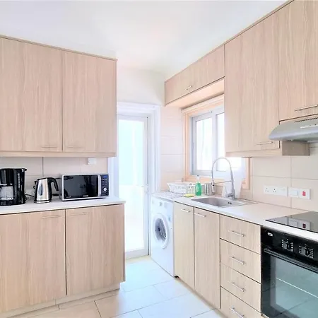 Spacious Lightflooded 2br / Near Center & Harbour