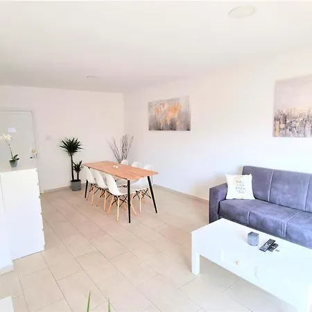 Apartmán Spacious Lightflooded 2br / Near Center & Harbour *