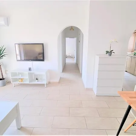 Spacious Lightflooded 2br / Near Center & Harbour