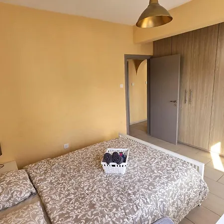 Spacious Lightflooded 2br / Near Center & Harbour Lägenhet Larnaca