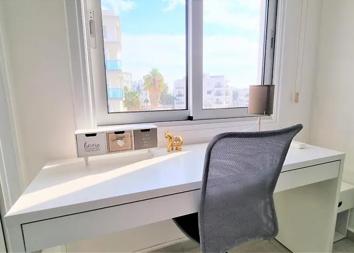 Spacious Lightflooded 2br / Near Center & Harbour * Larnaca