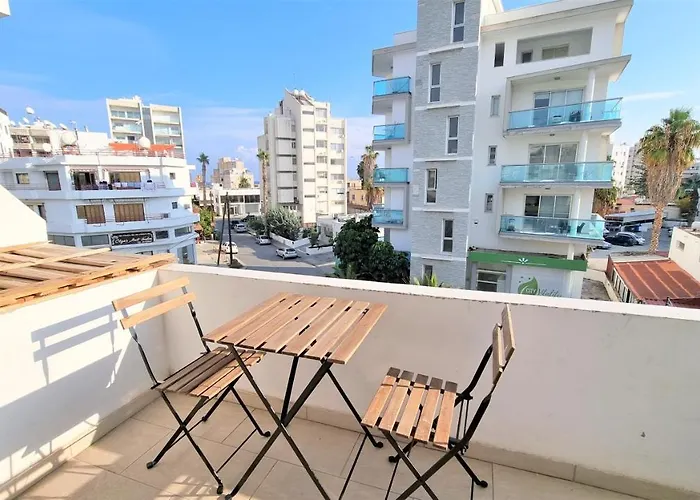 Spacious Lightflooded 2br / Near Center & Harbour Apartmán