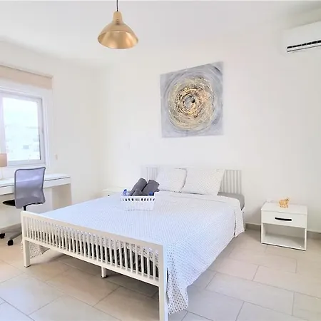 Apartment Spacious Lightflooded 2br / Near Center & Harbour Larnaca