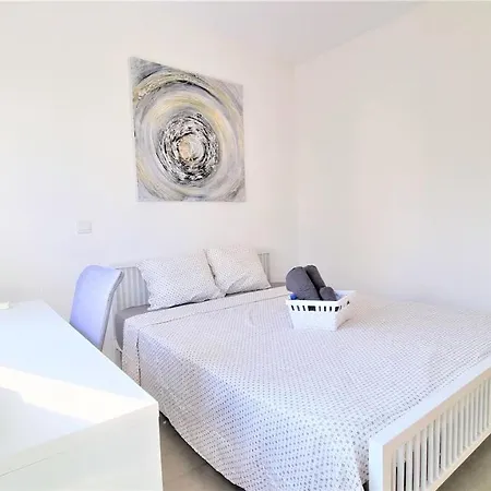 Spacious Lightflooded 2br / Near Center & Harbour Appartement Larnaca