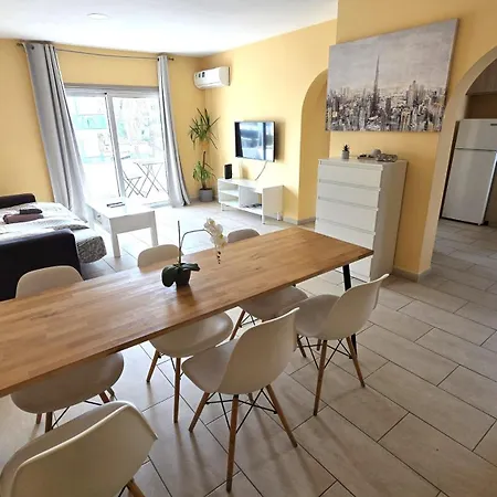 アパート Spacious Lightflooded 2br / Near Center & Harbour ラルナカ