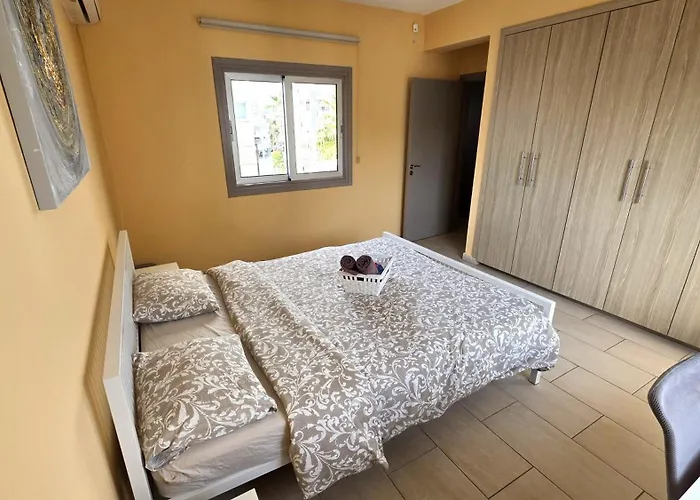 Spacious Lightflooded 2br / Near Center & Harbour アパート ラルナカ