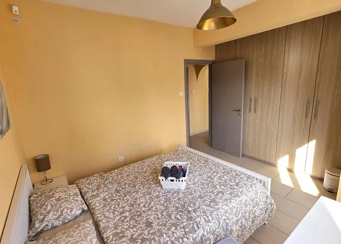 Spacious Lightflooded 2br / Near Center & Harbour アパート ラルナカ