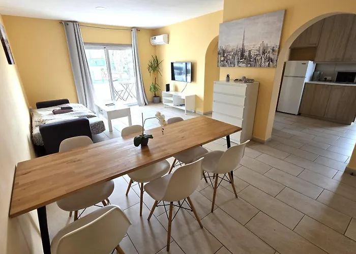 アパート Spacious Lightflooded 2br / Near Center & Harbour ラルナカ